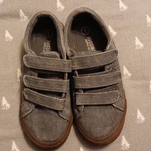 Boys mossimo shoes size 1